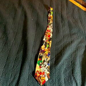A looney tunes tie, Men’s tie, can be worn on multiple occasions,hope you enjoy!